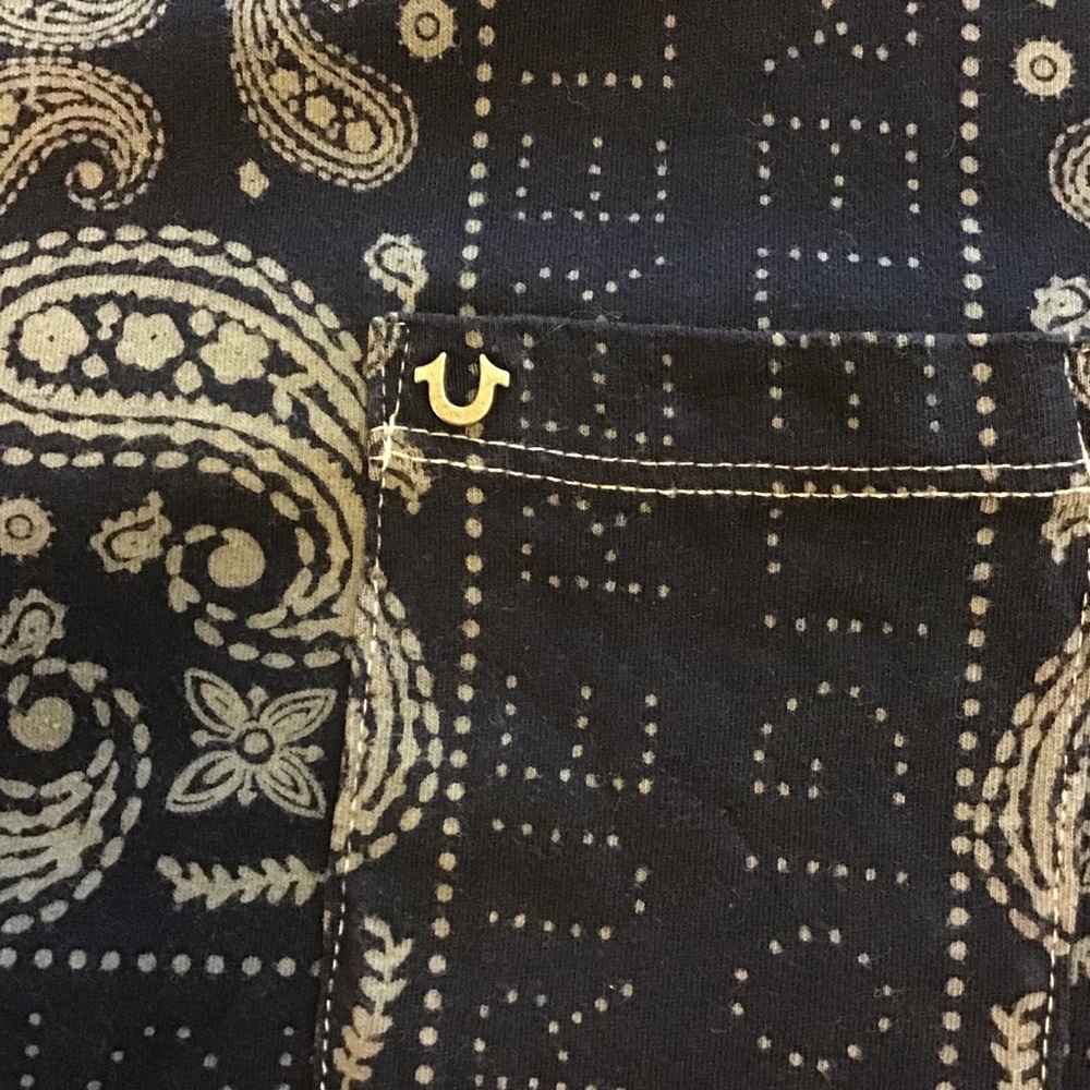 True Religion bandana print logo pocket t-shirt - Picture 3 of 4
